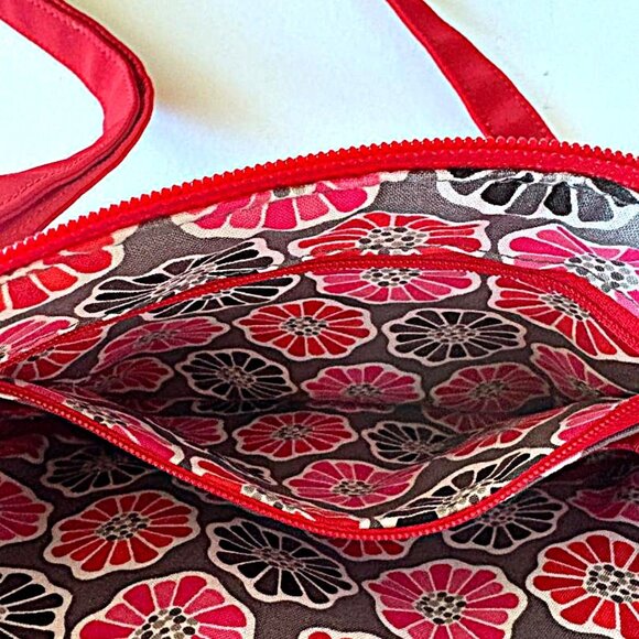Solid Red Quilted Vera Bradley Crossbody Bag Purse - small pristine condition - Picture 4 of 7